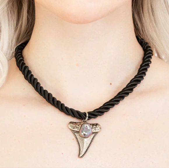 DISTURBIA "Shark Tooth" Rope Necklace - Picture 2 of 9